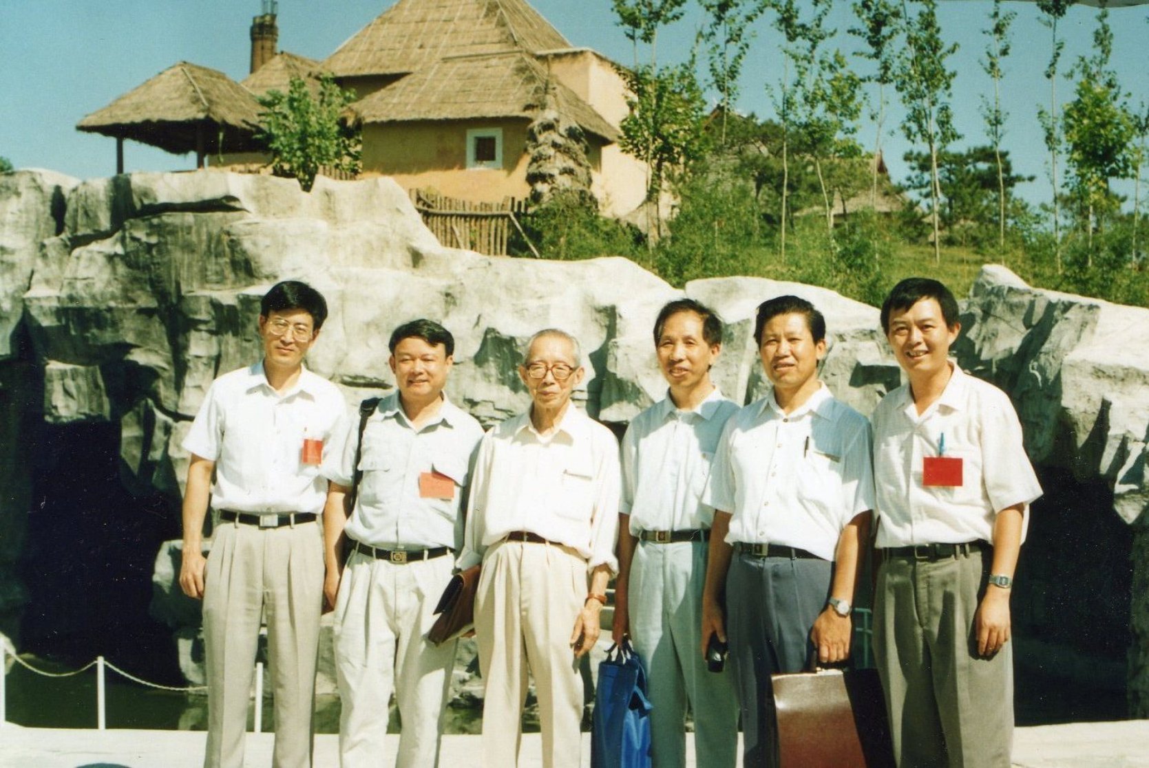 C:\Users\Administrator\Desktop\Prof. Feng 80th B-Day 1995.jpg